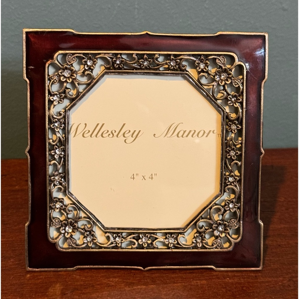 Wellesley Manor Metal Enamel Ornate Filigree Rhinestones Easel Photo Frame 4"x4"